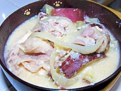 さつま芋と豚こま肉で粕汁